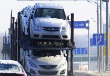 Порошенко подписал закон об упрощении ввоза авто