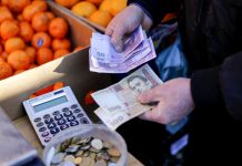 Цены в декабре: тарифы и продукты вверх, бензин — вниз