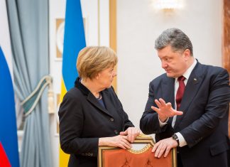 «Вы что, воевать Германии предлагаете?» Как Меркель отказалась помогать Порошенко побеждать на выборах