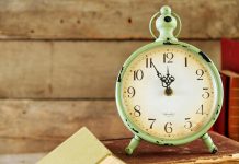 Украина перейдет на зимнее время: когда переводить стрелки часов