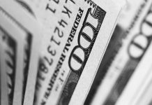 Почему дешевеет доллар и как долго это продлится
