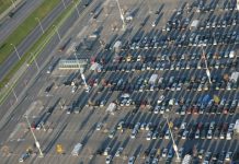 Везде по-разному: сколько стоят городские парковки в городах Украины