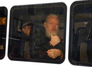 Британский суд отложил слушания по экстрадиции Ассанжа до мая