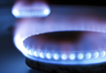 Зеленый курс и «Газпром». Почему цены в Европе бьют рекорды и повысят ли тарифы для украинцев