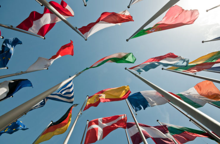 Вчити мову, шукати житло та роботу. Які зміни чекають на українців у Європі з 1 червня