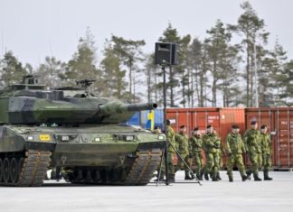 «Готовят бункеры с кафе и спортзалами». Что в Финляндии и Швеции думают о вступлении в НАТО