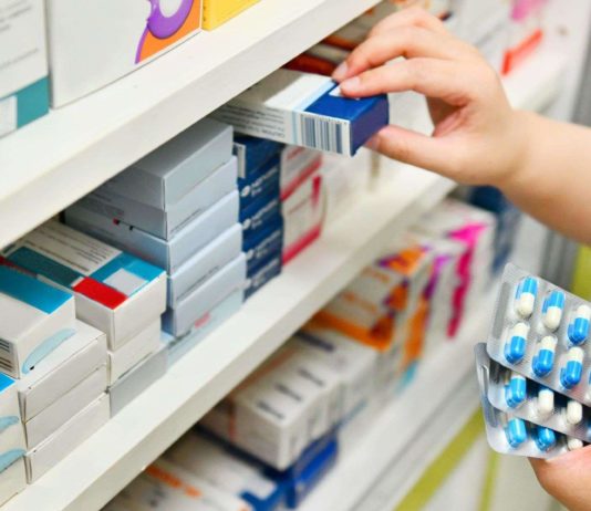 Хто випише рецепт на війні: що не так з новим порядком продажу антибіотиків