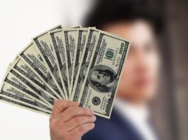 Грошей немає, але ви тримайтеся: в Україні проблеми з готівковою валютою