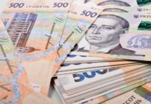 Які зарплати українські міністри отримали в жовтні