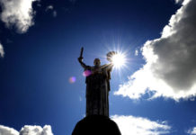 Що чекає на економіку України зі швидкою перемогою та без — два сценарії НБУ