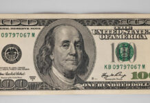 Курс валют: чому зростає долар, і чого очікувати далі