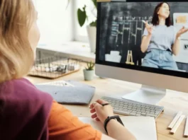 Що зміниться після Нового року: поріг бронювання, календар щеплень, зарплата вчителям та депутатам